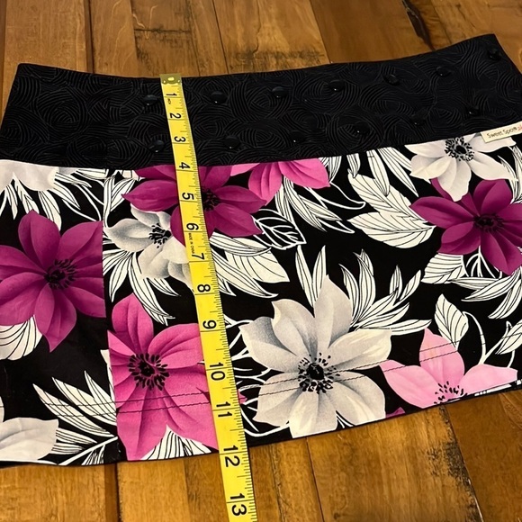 SWEET Spot adjustable/reversible skirt, fits size 2-14 - Picture 4 of 6